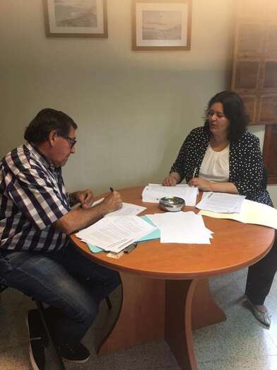 Momento de la firma del contrato (Foto TA)